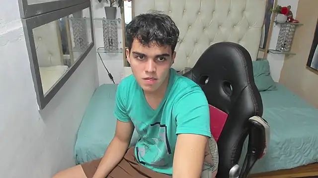 Snapshot of heiker_ chatting on 09-24-25, 02:40 heiker online show from 09-24-25, 02:40