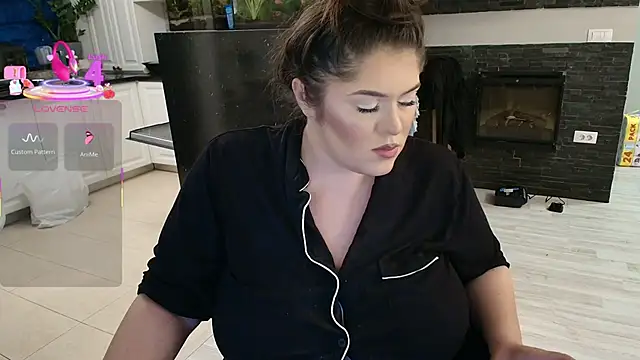 Layla- online show from 11-28-25, 05:02