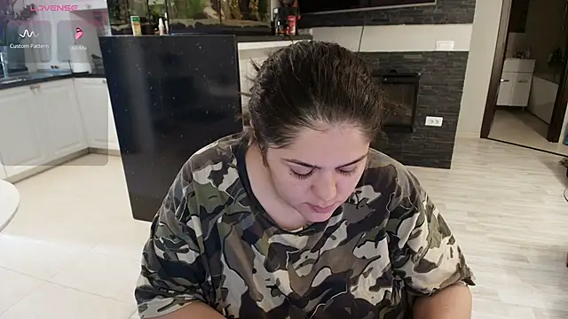 Layla- online show from 09-13-25, 09:20