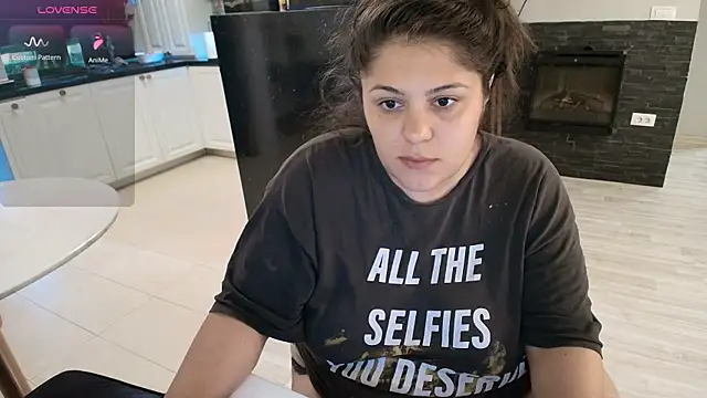 Layla- online show from 09-24-25, 12:22