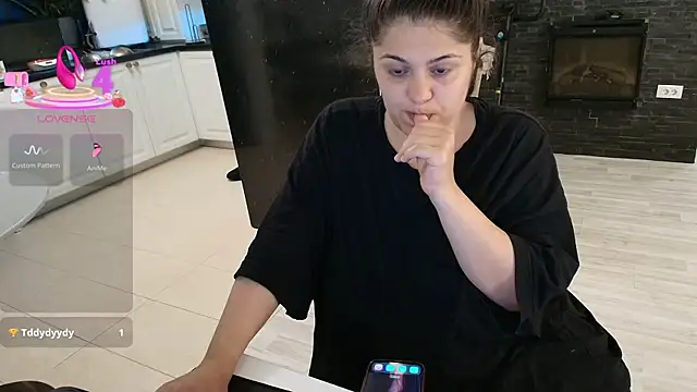 Layla- online show from 05-12-26, 12:22