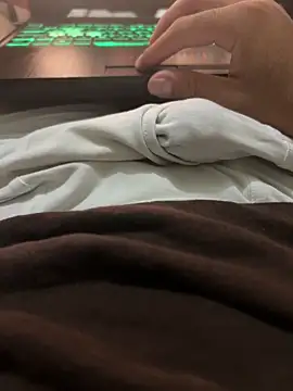 Snapshot of yeezy2819 chatting on 02-27-25, 06:35 yeezy2819 online show from 02-27-25, 06:35