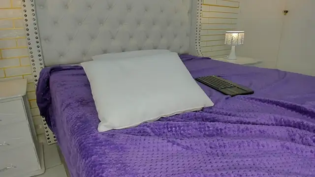 Emilly wilson  online show from 11-07-25, 11:48