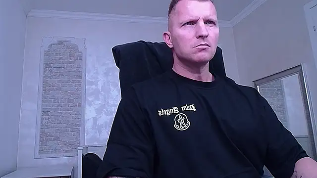 RomeoMalcolm online show from 03-18-25, 08:39