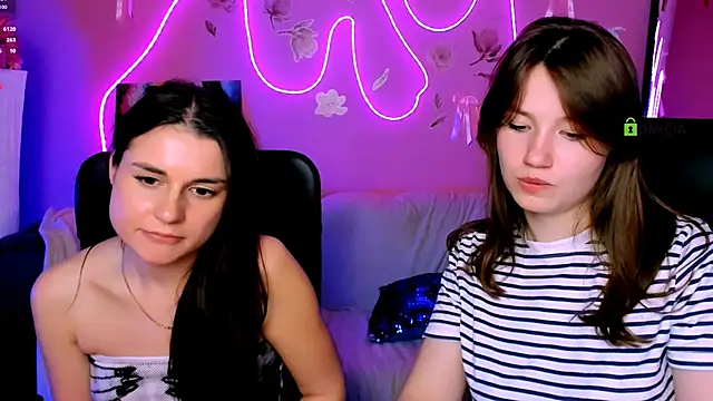 Snapshot of helli_belli chatting on 04-28-26, 02:27 helli belli online show from 04-28-26, 02:27