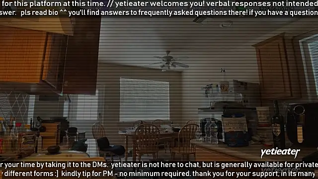 Snapshot of yetieater chatting on 06-04-26, 05:06 yetieater online show from 06-04-26, 05:06