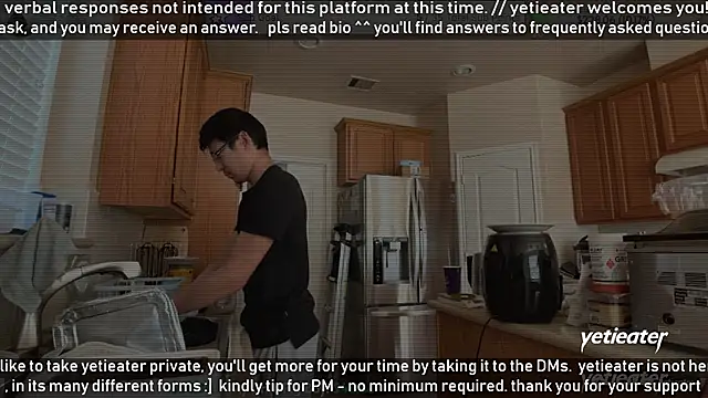 Snapshot of yetieater chatting on 02-04-26, 06:58 yetieater online show from 02-04-26, 06:58