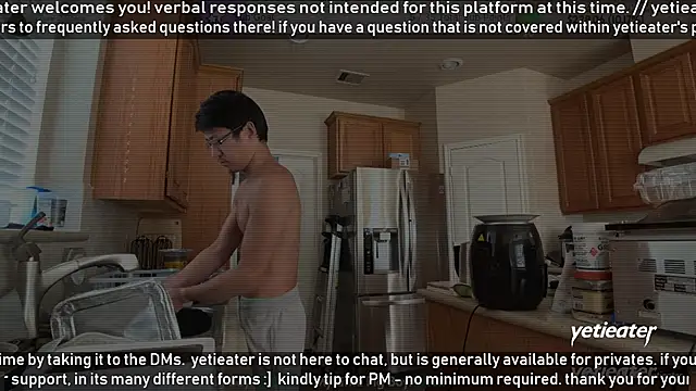 Snapshot of yetieater chatting on 02-07-26, 08:39 yetieater online show from 02-07-26, 08:39