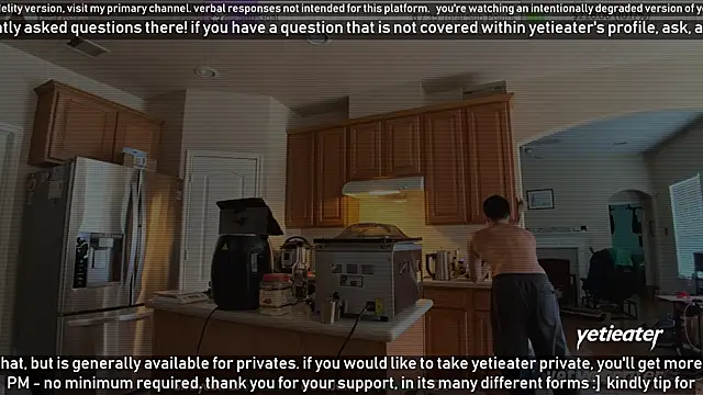 Snapshot of yetieater chatting on 03-18-25, 02:39 yetieater online show from 03-18-25, 02:39
