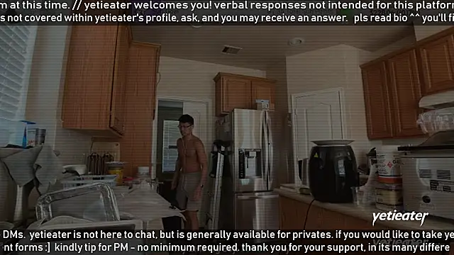 Snapshot of yetieater chatting on 02-11-26, 07:36 yetieater online show from 02-11-26, 07:36