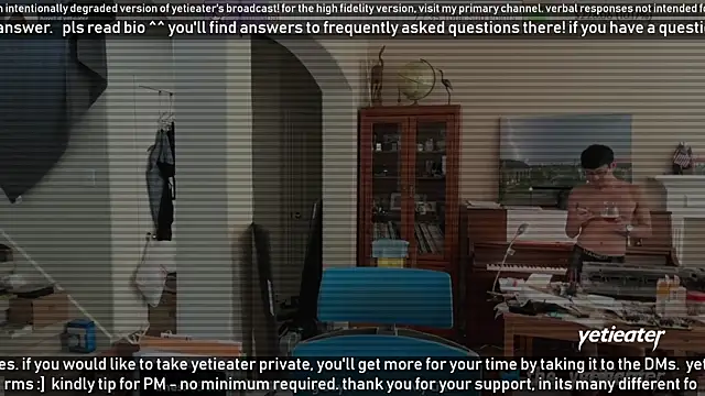 Snapshot of yetieater chatting on 02-08-25, 08:32 yetieater online show from 02-08-25, 08:32