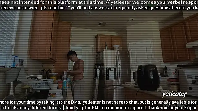 Snapshot of yetieater chatting on 07-08-26, 03:45 yetieater online show from 07-08-26, 03:45