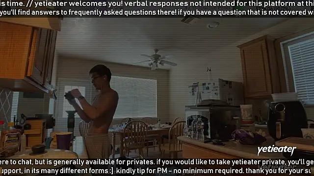 Snapshot of yetieater chatting on 06-18-26, 04:12 yetieater online show from 06-18-26, 04:12
