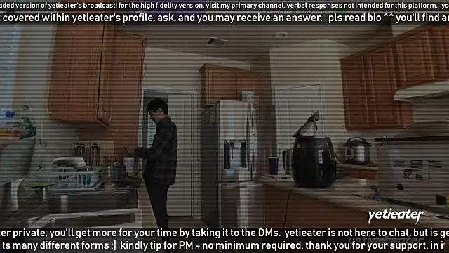 Snapshot of yetieater chatting on 01-11-25, 06:54 yetieater online show from 01-11-25, 06:54