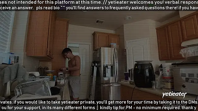 Snapshot of yetieater chatting on 02-10-26, 06:40 yetieater online show from 02-10-26, 06:40