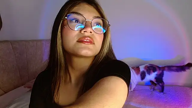 Snapshot of _Camilaaa_ chatting on 03-19-25, 05:08  Camilaaa  online show from 03-19-25, 05:08