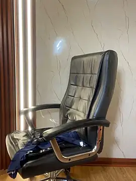 PinkyMoon online show from 11-28-25, 05:40