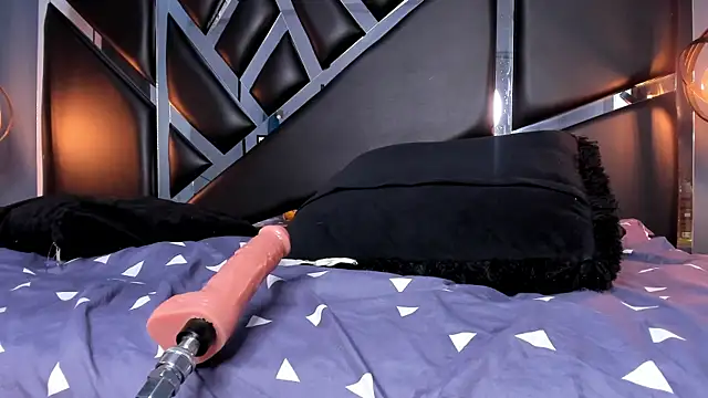 Melissa 23  online show from 12-15-25, 12:11