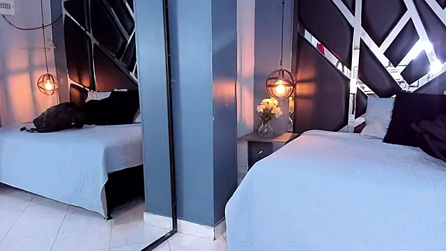 Melissa 23  online show from 10-25-25, 11:31