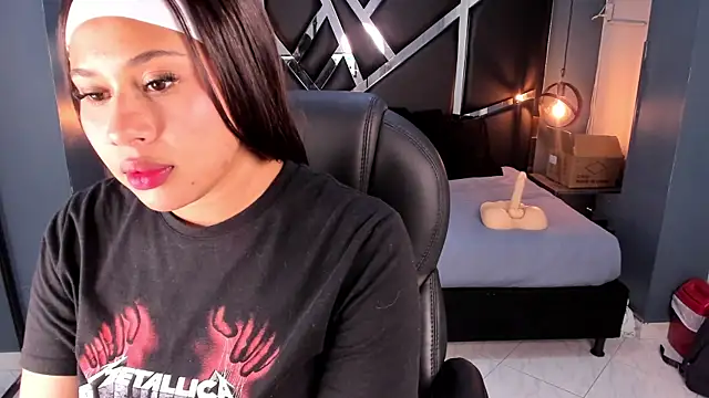 Melissa 23  online show from 12-18-25, 06:45