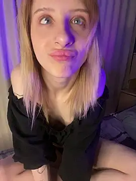 Snapshot of amorearte_m chatting on 04-02-26, 08:04 amorearte m online show from 04-02-26, 08:04