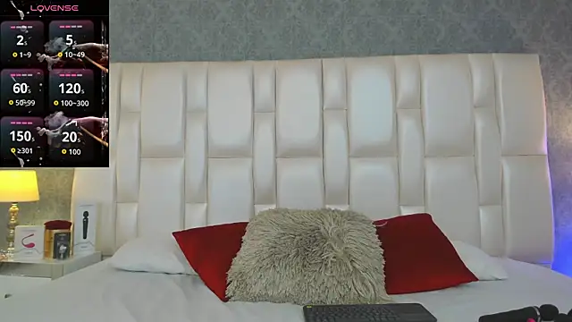 ArianaaGrace online show from 10-03-25, 07:37