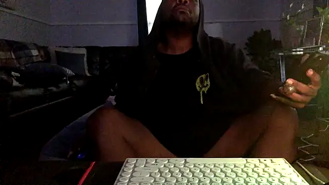 Snapshot of MITB86 chatting on 05-21-26, 02:58 MITB86 online show from 05-21-26, 02:58