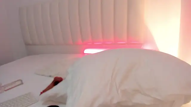 Snapshot of Hannahx__ chatting on 03-15-26, 05:20 Hannahx online show from 03-15-26, 05:20