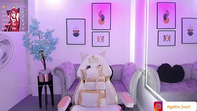 Snapshot of Agatha_luxx chatting on 10-29-25, 12:37 Agatha luxx online show from 10-29-25, 12:37