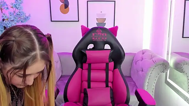 Snapshot of Agatha_luxx chatting on 03-12-25, 12:36 Agatha luxx online show from 03-12-25, 12:36