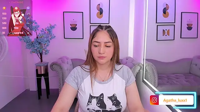 Snapshot of Agatha_luxx chatting on 09-19-25, 12:42 Agatha luxx online show from 09-19-25, 12:42