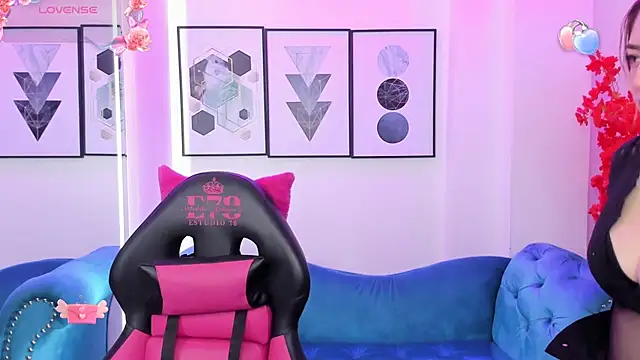 Snapshot of Agatha_luxx chatting on 03-08-25, 12:41 Agatha luxx online show from 03-08-25, 12:41