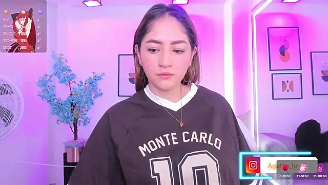 Snapshot of Agatha_luxx chatting on 10-10-25, 12:39 Agatha luxx online show from 10-10-25, 12:39