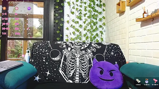 LiraSonnett online show from 10-04-25, 10:44