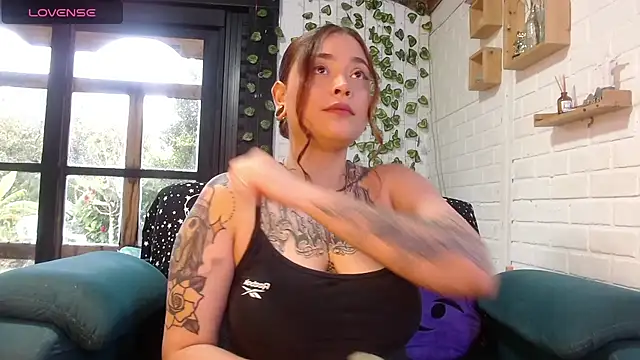 LiraSonnett online show from 10-17-25, 09:16