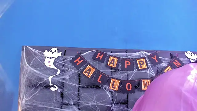 DANESKA HILLER online show from 10-23-25, 07:01