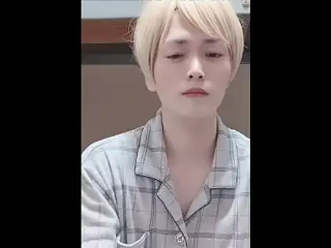 Snapshot of mgnhiroyuki chatting on 05-05-26, 03:31 mgnhiroyuki online show from 05-05-26, 03:31