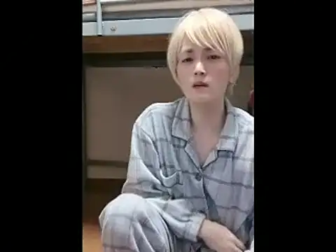 Snapshot of mgnhiroyuki chatting on 05-03-26, 04:39 mgnhiroyuki online show from 05-03-26, 04:39