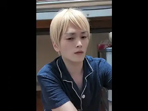 Snapshot of mgnhiroyuki chatting on 05-15-26, 04:49 mgnhiroyuki online show from 05-15-26, 04:49