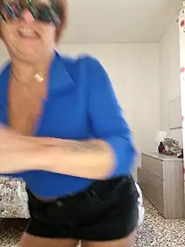 Snapshot of Gattina74 chatting on 10-12-25, 03:35 Gattina74 online show from 10-12-25, 03:35