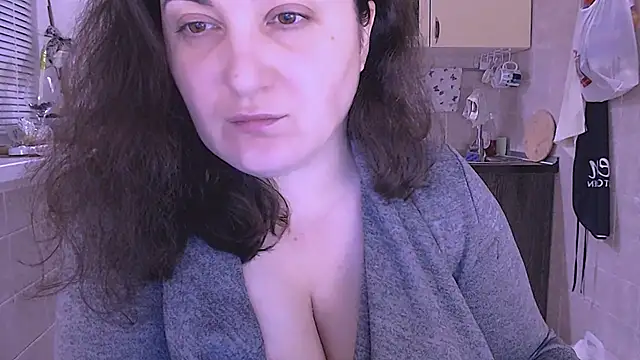Snapshot of SoftLia chatting on 10-10-25, 11:49 SoftLia online show from 10-10-25, 11:49