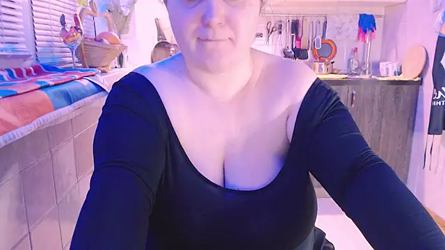 Snapshot of SoftLia chatting on 01-07-25, 04:59 SoftLia online show from 01-07-25, 04:59