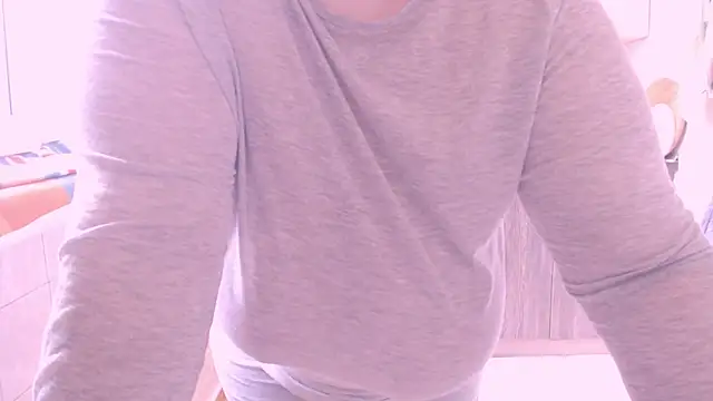 Snapshot of SoftLia chatting on 12-24-24, 09:28 SoftLia online show from 12-24-24, 09:28