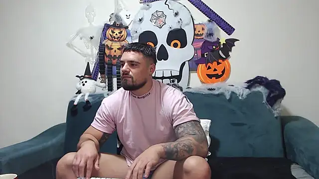 Tiberius hunk online show from 10-31-25, 08:11