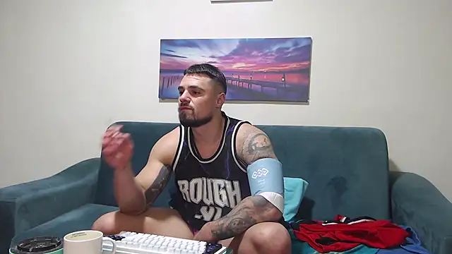 Tiberius hunk online show from 01-08-26, 07:53