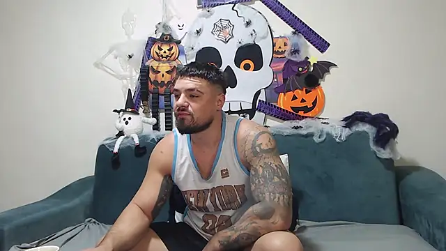 Tiberius hunk online show from 10-28-25, 07:07