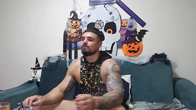 Tiberius hunk online show from 11-04-25, 09:07