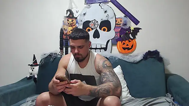 Tiberius hunk online show from 11-06-25, 07:07