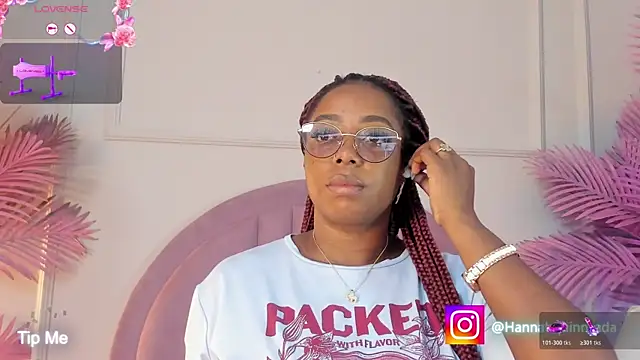 Snapshot of Hanaahquinn chatting on 04-26-26, 11:29 Hanaahquinn online show from 04-26-26, 11:29