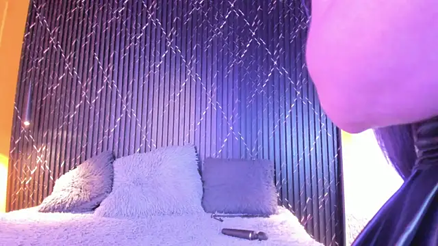 Annie paradise17 online show from 10-29-25, 12:09